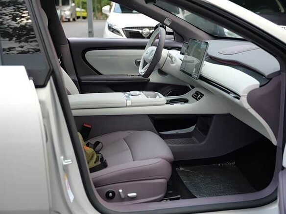2026 Changan Qiyuan A06 28.39 kWh, серебристый - вид 7