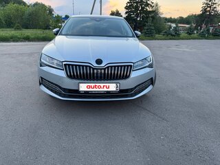 2020 Skoda Superb III Рестайлинг, серебристый, 2950000 рублей, вид 3