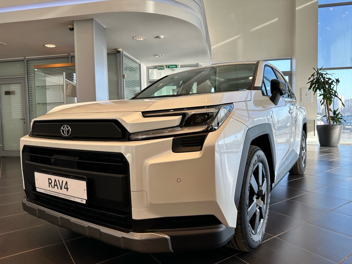 Открыть фотографии: Toyota RAV4 VI (XA60)
