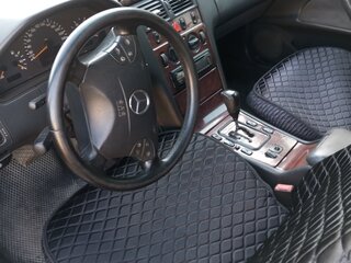 2001 Mercedes-Benz E-Класс 220 II (W210, S210) Рестайлинг, чёрный, 290000 рублей, вид 3