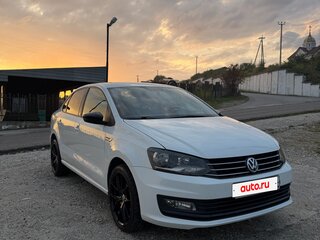 2017 Volkswagen Polo V Рестайлинг, белый, 899000 рублей, вид 3