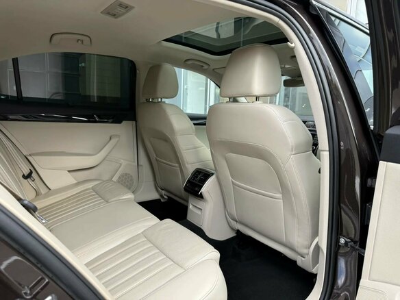 2016 Skoda Superb III, коричневый, 2050000 рублей - вид 12