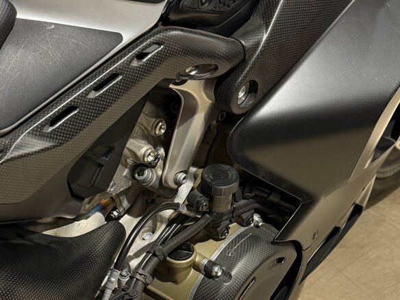 2022 Ducati Panigale V4, чёрный, 4100000 рублей - вид 17