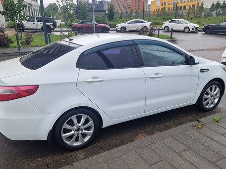 2013 Kia Rio 4-speed III, белый, 670000 рублей, вид 1
