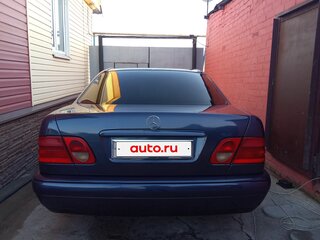 1997 Mercedes-Benz E-Класс 220 II (W210, S210), синий, 655000 рублей, вид 4