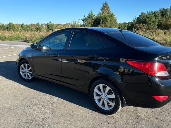 2013 Hyundai Solaris I, чёрный, 1299999 рублей - вид 3