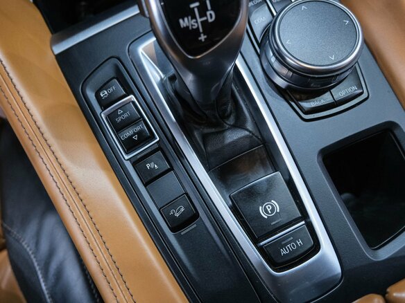 2018 BMW X6 30d II (F16), коричневый, 4599000 рублей - вид 28