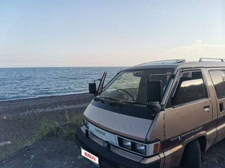 1985 Toyota MasterAce Surf, бежевый, 199999 рублей, вид 2