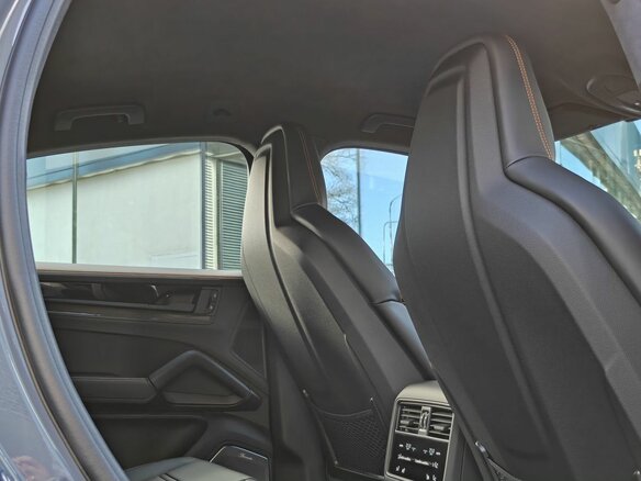 2026 Porsche Cayenne Turbo GT Coupé III Рестайлинг, серый, 36780000 рублей - вид 18