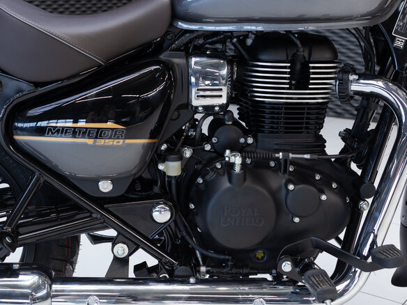 2026 Royal Enfield Meteor, чёрный, 528000 рублей - вид 18