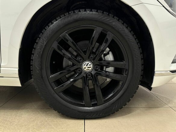 2019 Volkswagen Passat B8, белый, 1900000 рублей - вид 16