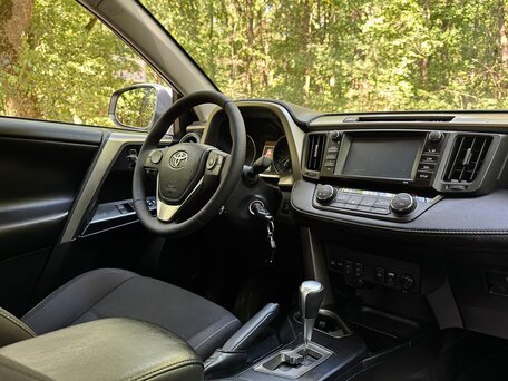 2017 Toyota RAV4 IV (XA40) Рестайлинг, белый, 2280000 рублей, вид 5