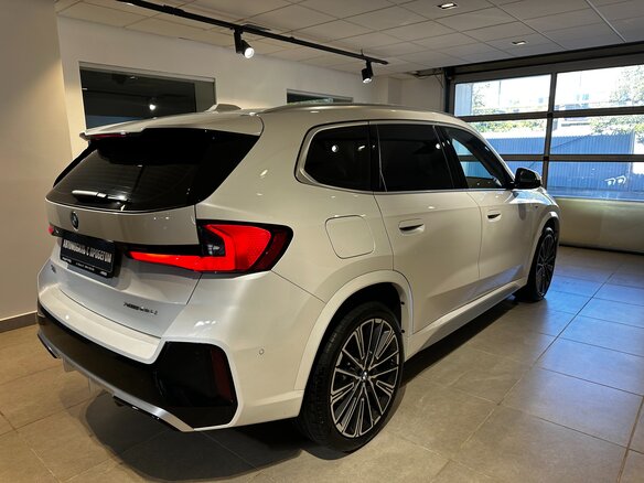 2025 BMW X1 25Li xDrive III (U11/U12), белый - вид 2