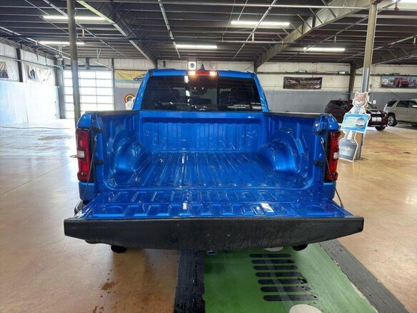 2025 Ram 1500 Crew Cab V Рестайлинг, синий, 5954000 рублей - вид 5