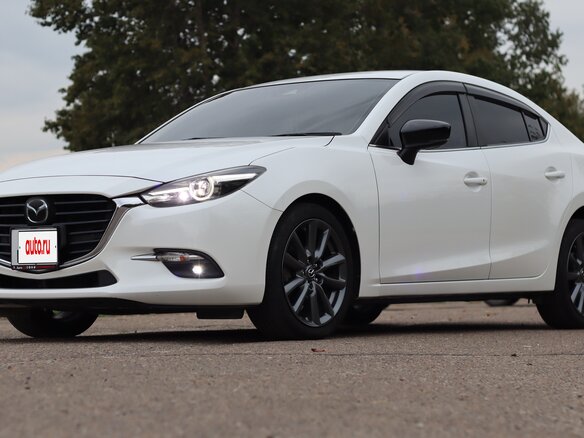 2016 Mazda Axela III Рестайлинг, белый, 1385000 рублей