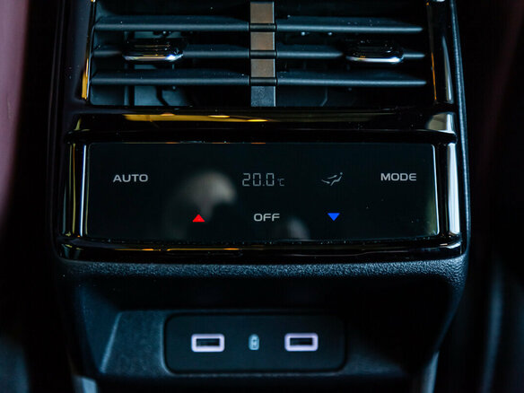 2026 Geely Monjaro I, серый, 4899990 рублей - вид 27