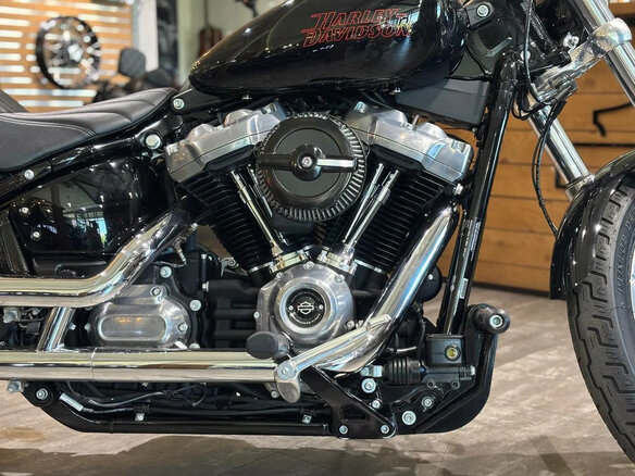 2024 Harley-Davidson Softail Standard, чёрный, 1890000 рублей - вид 6