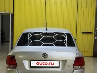 2014 Volkswagen Polo V, серебристый, 800000 рублей, вид 3