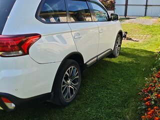 2015 Mitsubishi Outlander III Рестайлинг 2, белый, 1450000 рублей, вид 5