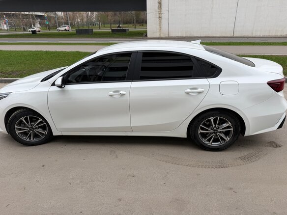 2021 Kia K3 II Рестайлинг, белый, 1840000 рублей - вид 8