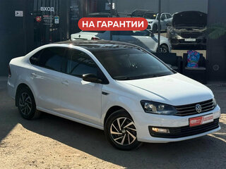 2018 Volkswagen Polo V Рестайлинг, белый, 999000 рублей, вид 1
