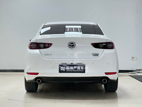 2023 Mazda 3 Axela IV (BP), белый, 1420000 рублей, вид 5