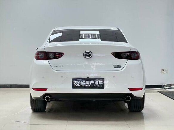 2023 Mazda 3 Axela IV (BP), белый, 1420000 рублей - вид 4
