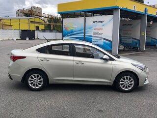 2018 Hyundai Solaris II, бежевый, 990000 рублей, вид 4
