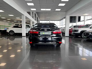 2016 Toyota Camry VII (XV50) Рестайлинг, чёрный, 1695000 рублей, вид 4