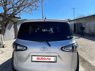 2021 Toyota Sienta II Рестайлинг, серебристый, 1700000 рублей, вид 3