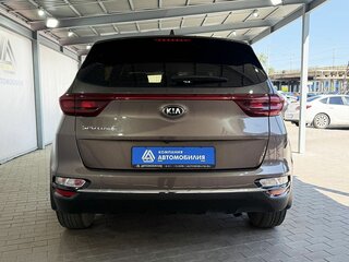 2020 Kia Sportage IV Рестайлинг, коричневый, 2289000 рублей, вид 4