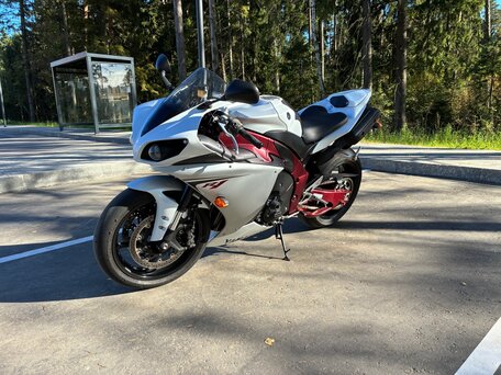 2010 Yamaha YZF-R1, серебристый, 800000 рублей, вид 4