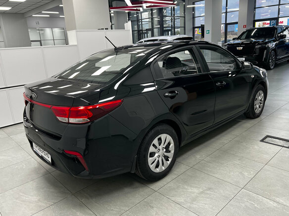 2017 Kia Rio IV, чёрный, 870000 рублей - вид 2