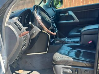 2014 Toyota Land Cruiser 200 Series Рестайлинг 1, чёрный, 3600000 рублей, вид 4