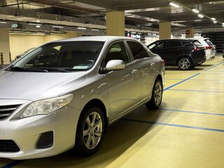 2013 Toyota Corolla X (E140, E150) Рестайлинг, серебристый, 1200000 рублей, вид 4