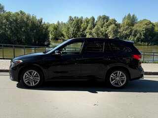 2020 BMW X1 28i xDrive II (F48) Рестайлинг, чёрный, 3650000 рублей, вид 4