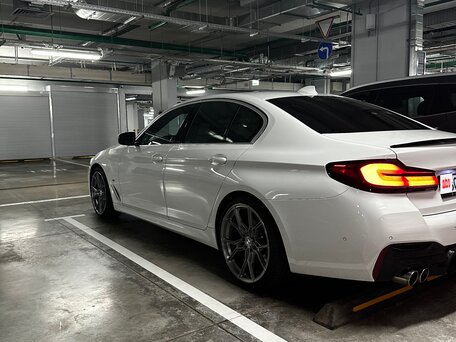 2022 BMW 5 серии 530i VII (G30/G31/G38) Рестайлинг, белый, 5200000 рублей, вид 3