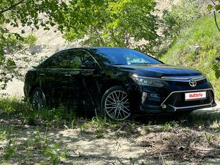 2017 Toyota Camry VII (XV50) Рестайлинг 2, чёрный, 2090000 рублей, вид 2