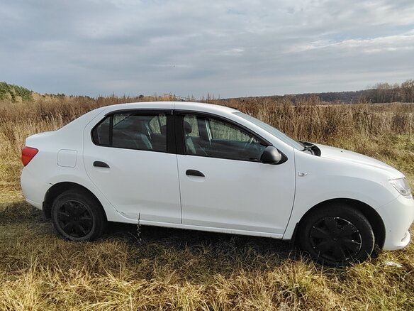 2015 Renault Logan II, белый, 680000 рублей - вид 1