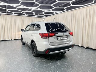 2015 Mitsubishi Outlander III Рестайлинг 2, белый, 1899000 рублей, вид 4