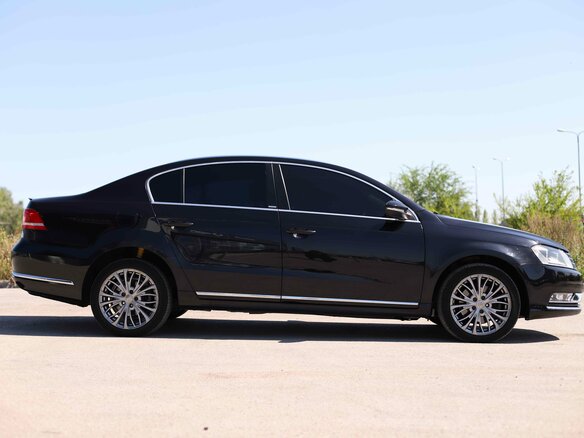 2014 Volkswagen Passat B7, чёрный, 1125823 рублей - вид 3