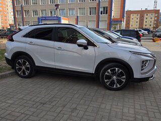 2021 Mitsubishi Eclipse Cross I Рестайлинг, белый, 2400000 рублей, вид 3