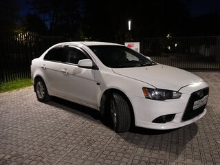 2012 Mitsubishi Lancer X Рестайлинг, белый, 750000 рублей, вид 3