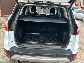 2017 Ford Kuga II Рестайлинг, белый, 1820000 рублей, вид 4