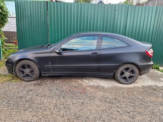 2005 Mercedes-Benz C-Класс 230 II (W203) Рестайлинг, чёрный, 630000 рублей, вид 3