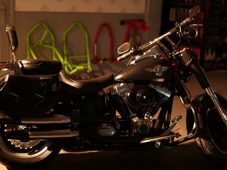 2010 Harley-Davidson Fat Boy, чёрный, 1640000 рублей, вид 3