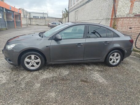 2011 Chevrolet Cruze I, серый, 550000 рублей, вид 3