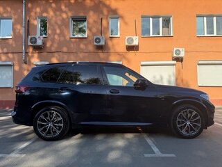2019 BMW X5 40i IV (G05/G18), чёрный, 6200000 рублей, вид 3