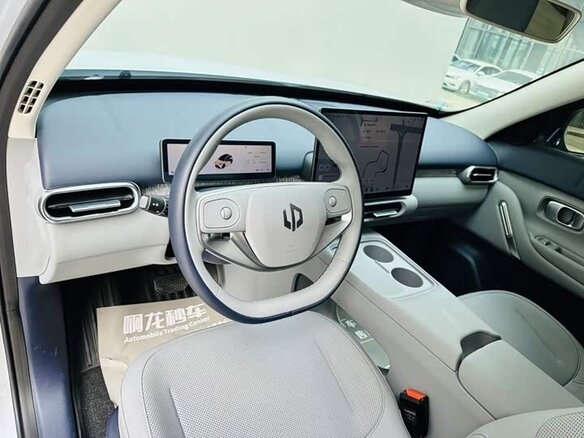 2026 Leapmotor A10 39.8 kWh, серебристый, 1580000 рублей - вид 17