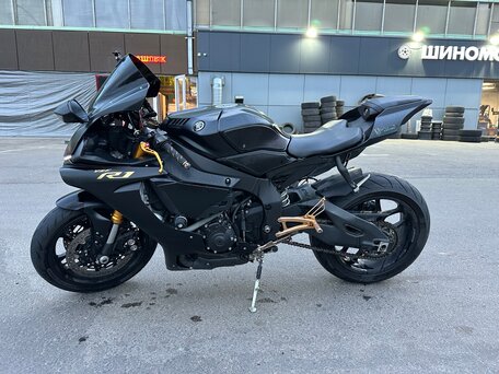 2018 Yamaha YZF-R1, чёрный, 1325000 рублей, вид 2
